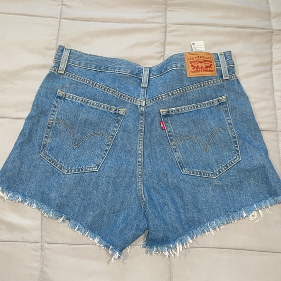 Levi’s High Waisted Mom‎ Shorts - Picture 8 of 8